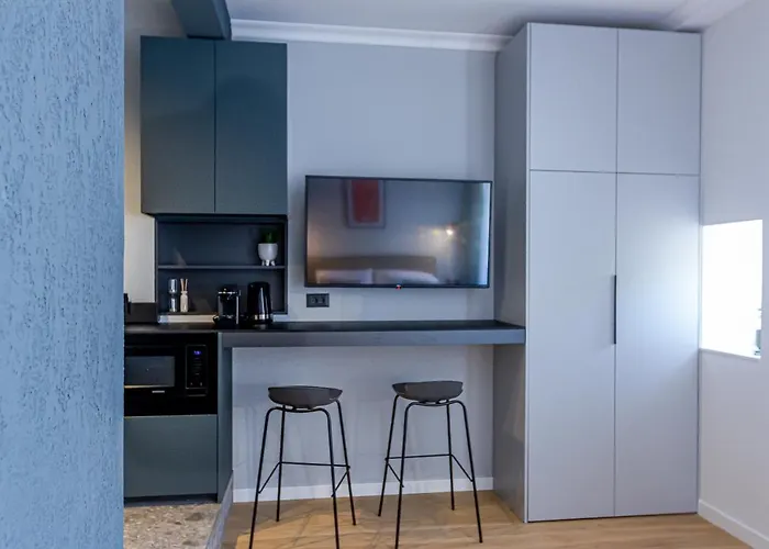 Maroen Lux And Old Town *