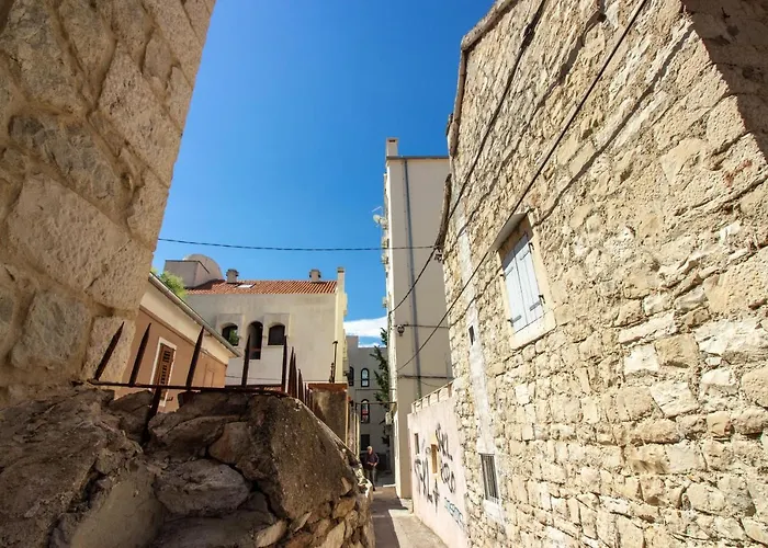Maroen Lux And Old Town